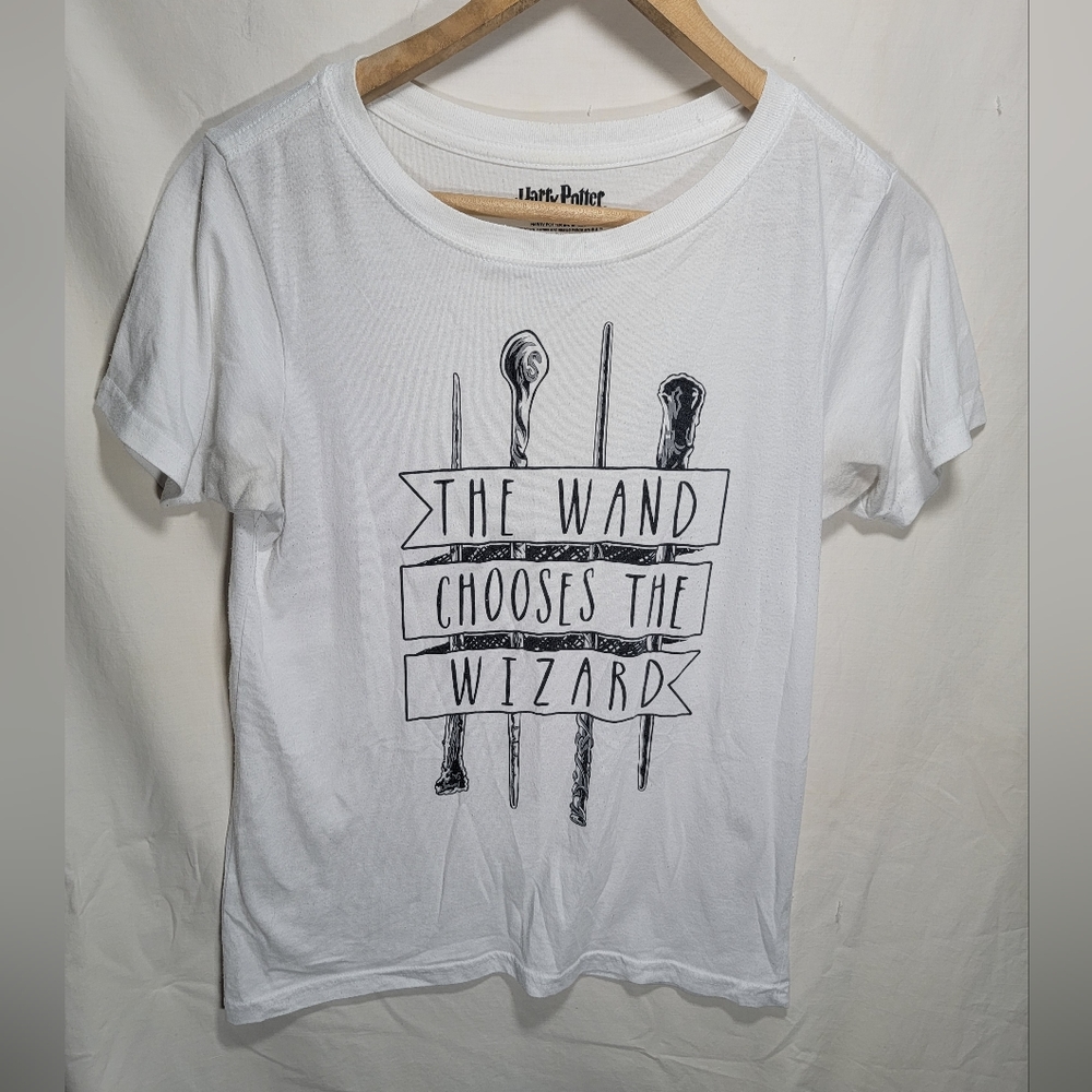 Harry Potter size small The Wand Chooses The Wizard t-shirt in great condition